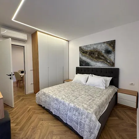Golden Shore Apartman Golem